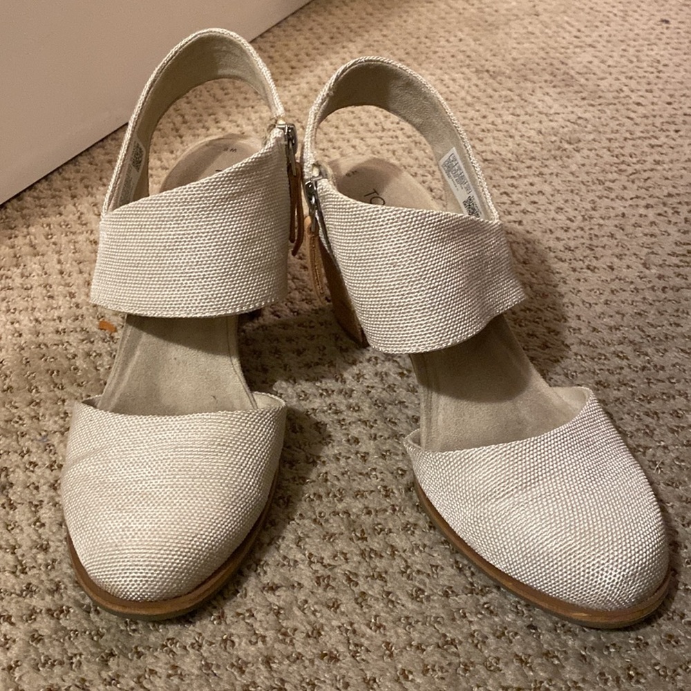 Tom’s heels white, 2” heels, size 8